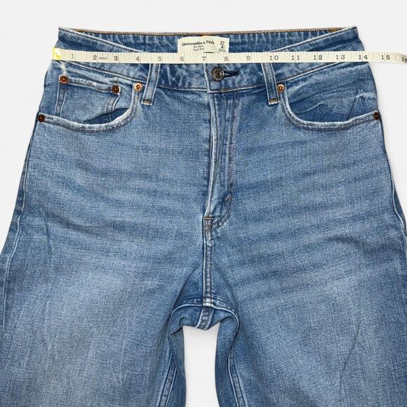 Abercrombie & Fitch High-Rise Medium-Wash Mom Jeans (Size 27 / 4 Short) - Picture 4 of 7